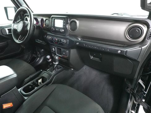 Used 2018 Jeep Wrangler Unlimited Sport image 17