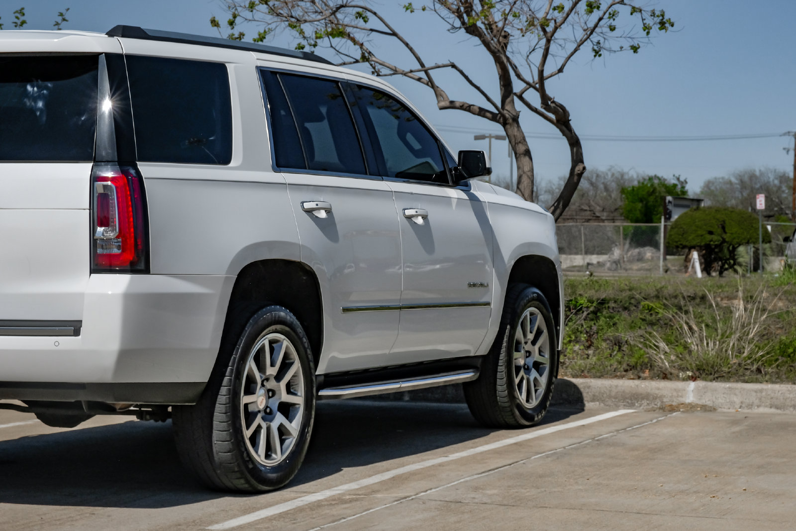 Used 2018 GMC Yukon Denali RWD image 11