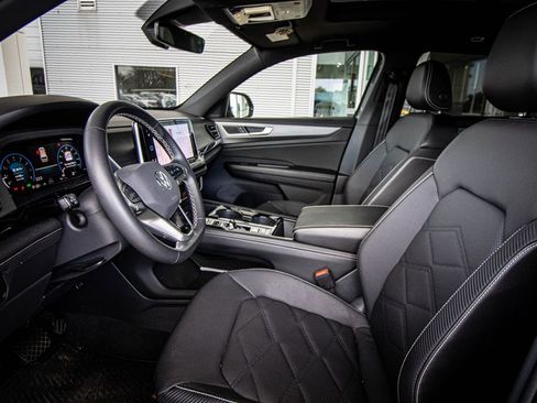 Used 2024 Volkswagen Atlas Cross Sport SE w/ Panoramic Sunroof Package image 24