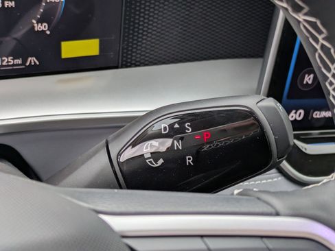 New 2026 Volkswagen Tiguan SE image 14