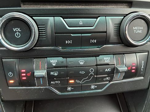 Used 2016 Ford Explorer XLT w/ Equipment Group 202A image 12