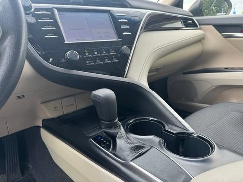 Used 2018 Toyota Camry LE w/ Convenience Package FWD image 13