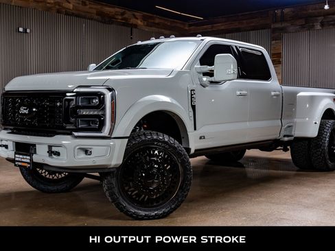 Used 2026 Ford F450 Platinum w/ FX4 Off-Road Package image 5