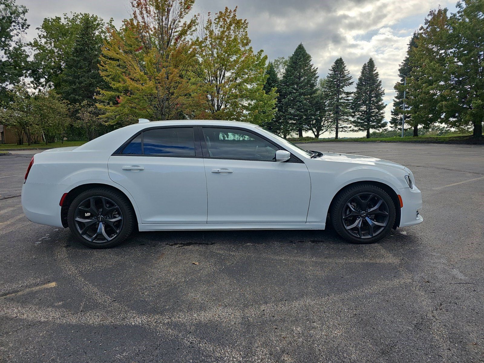 Used 2023 Chrysler 300 Touring L w/ Safetytec Plus Group RWD image 7