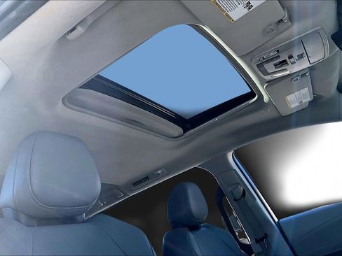 Used 2024 Toyota Sienna XLE image 28