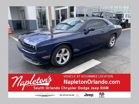 Used 2016 Dodge Challenger SXT image 1