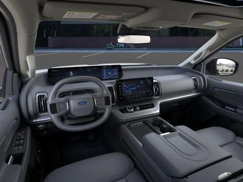 New 2025 Ford Expedition Active image 9
