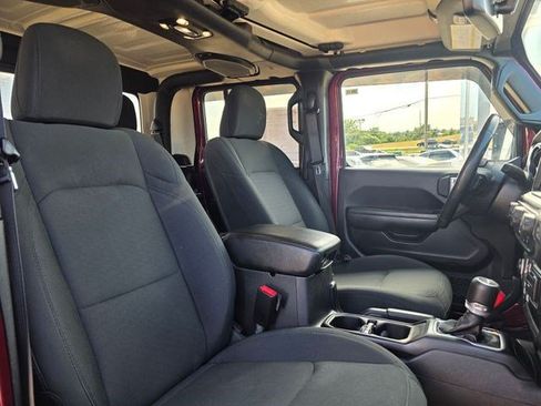 Used 2021 Jeep Gladiator Sport AWD/4WD image 17