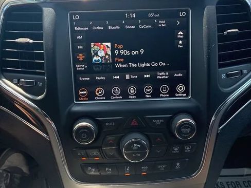 Used 2018 Jeep Grand Cherokee Overland AWD/4WD image 28
