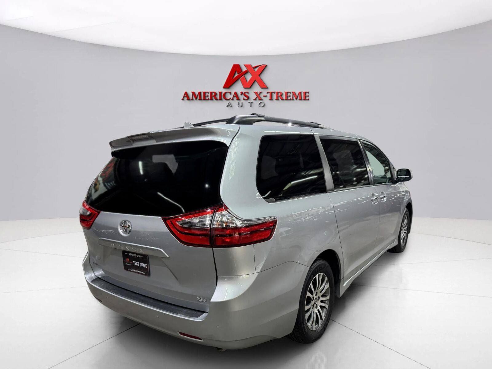 Used 2020 Toyota Sienna XLE Premium FWD image 7