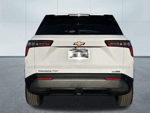 Used 2025 Chevrolet Equinox LT image 4
