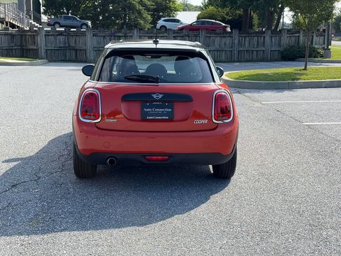 Used 2020 MINI Cooper 4-Door Hardtop w/ Premium Package FWD image 8