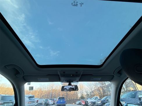 Used 2020 Volkswagen Tiguan SE w/ Panoramic Sunroof Package image 16