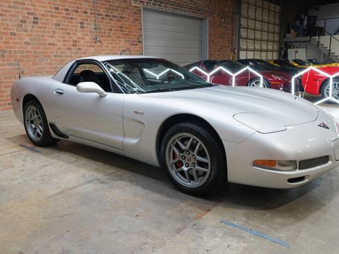 Used 2002 Chevrolet Corvette Z06 w/ Memory Pkg RWD image 2