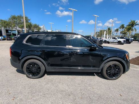 Used 2022 Kia Telluride SX w/ SX Prestige Package image 5