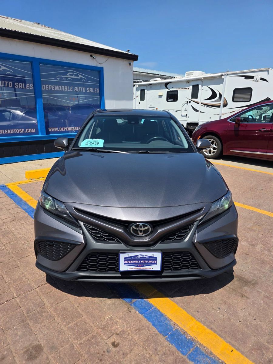 Used 2023 Toyota Camry SE FWD image 2