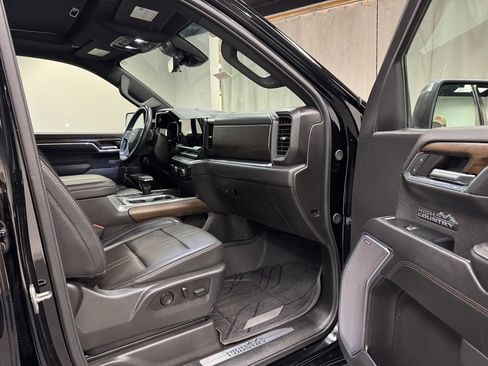Used 2024 Chevrolet Silverado 1500 High Country w/ High Country Premium Package image 17