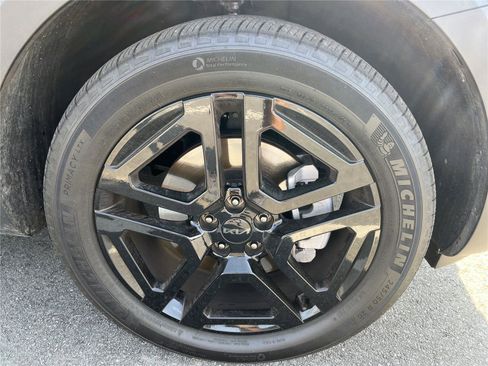 Used 2025 Kia Telluride SX X-Line image 11