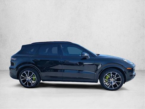 Used 2022 Porsche Cayenne Platinum Edition AWD/4WD image 4