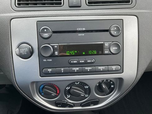 Used 2005 Ford Focus ZX5 Hatchback image 11