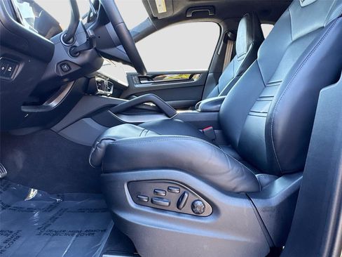 Used 2025 Porsche Cayenne Turbo image 27