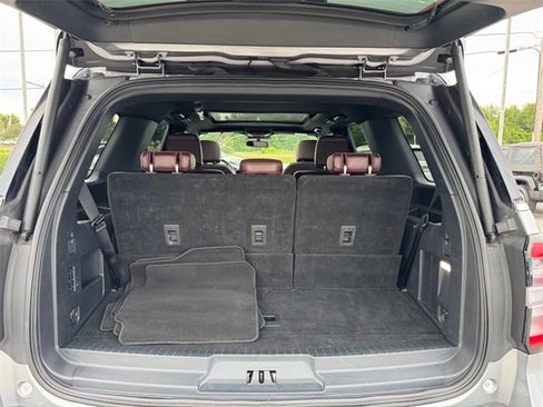 Used 2024 Ford Expedition Limited image 9