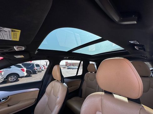 Used 2017 Volvo XC90 T6 Momentum w/ Vision Package image 30