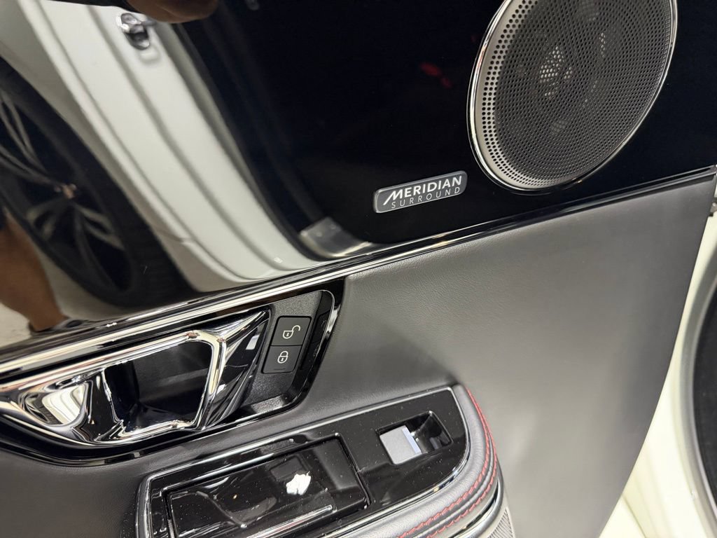 Used 2016 Jaguar XJ RWD image 38
