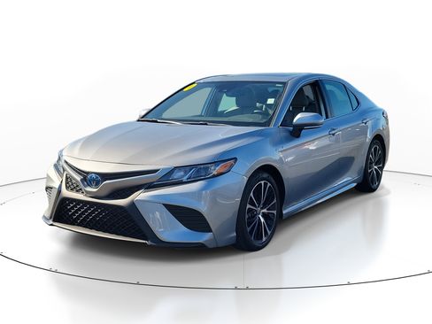 Used 2020 Toyota Camry SE image 4