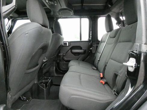 Used 2019 Jeep Wrangler Unlimited Sport image 17