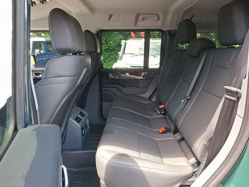 Used 2025 INEOS Grenadier Station Wagon AWD/4WD image 10
