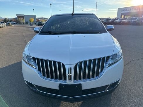 Used 2012 Lincoln MKX FWD image 2