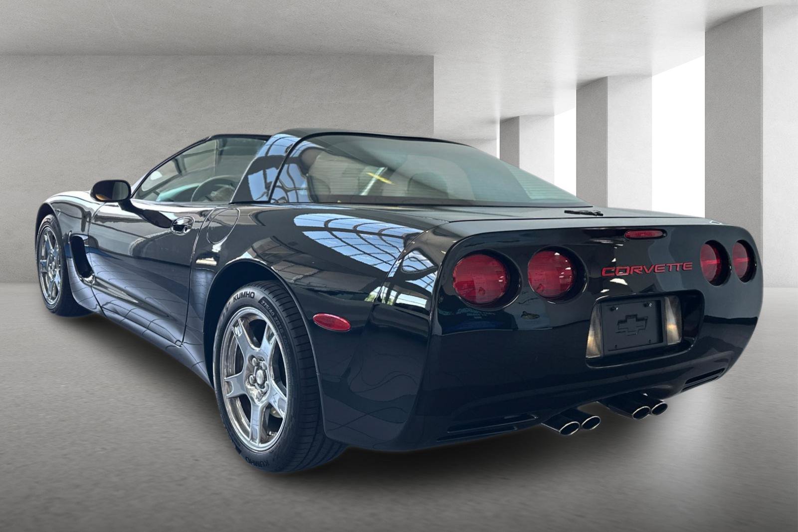 Used 1997 Chevrolet Corvette Coupe RWD image 6