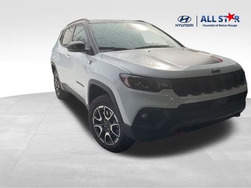 Used 2018 Jeep Grand Cherokee Altitude image 1