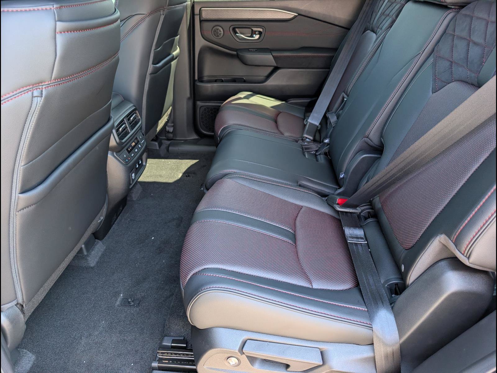 New 2026 Honda Pilot Black Edition image 9