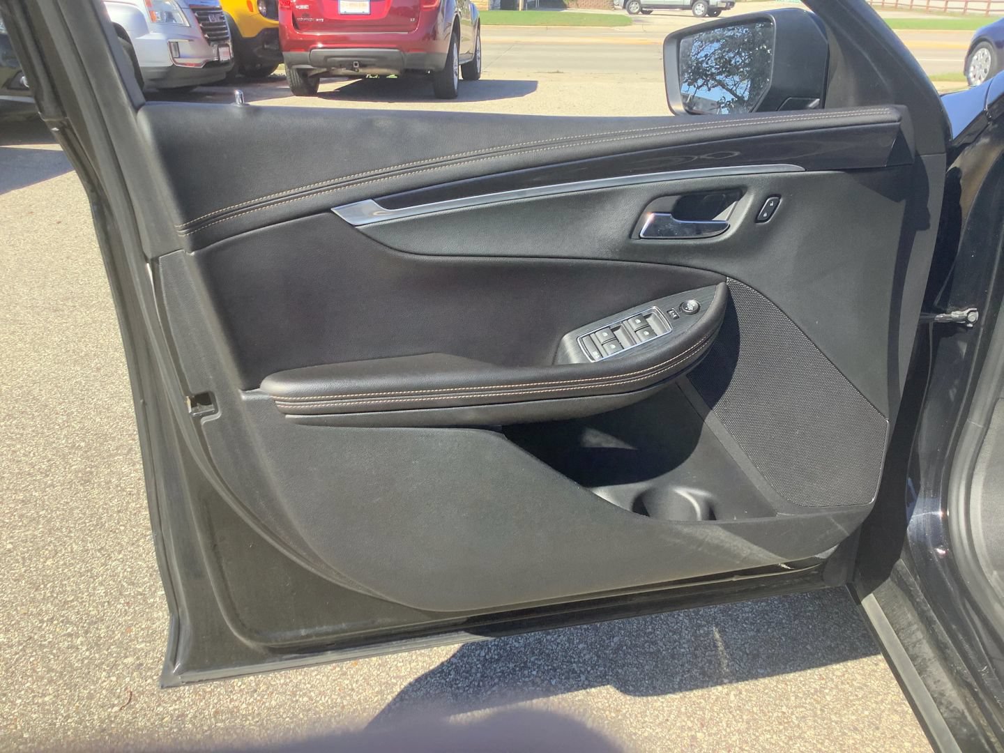 Used 2017 Chevrolet Impala LT FWD image 23