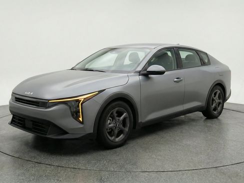 Used 2025 Kia K4 FWD image 3