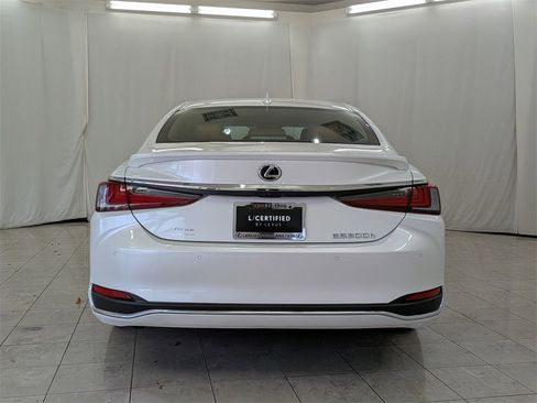 Certified 2024 Lexus ES 300h w/ Premium Package image 8