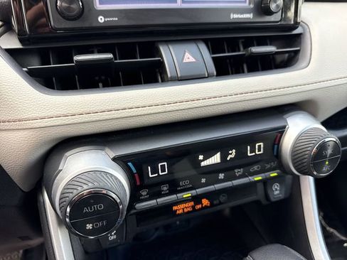 Used 2021 Toyota RAV4 XLE image 19