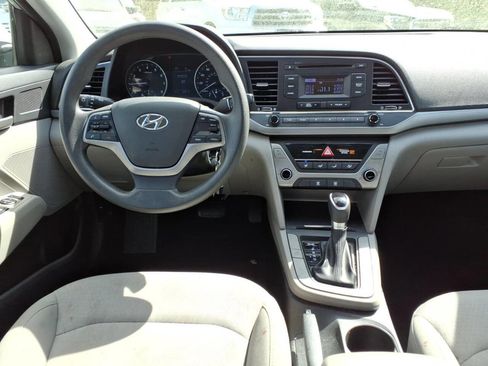 Used 2018 Hyundai Elantra SE image 12
