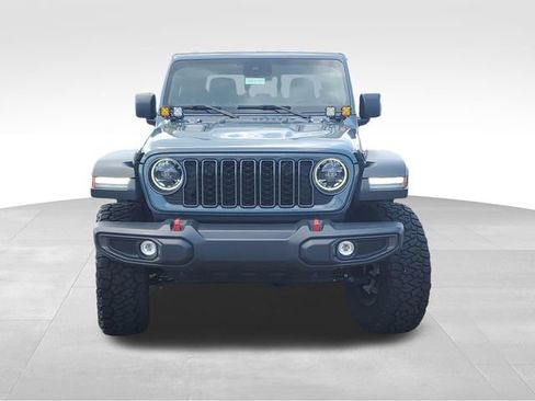 Used 2025 Jeep Gladiator Rubicon w/ Convenience Group AWD/4WD image 2