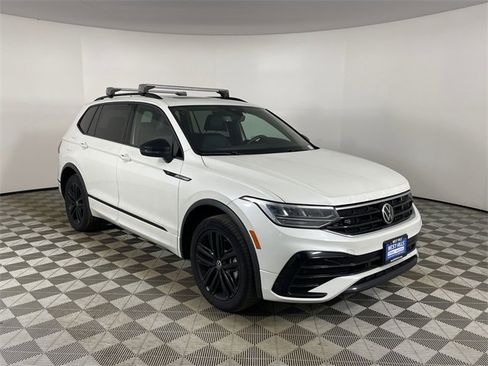 Used 2022 Volkswagen Tiguan SE R-Line image 24