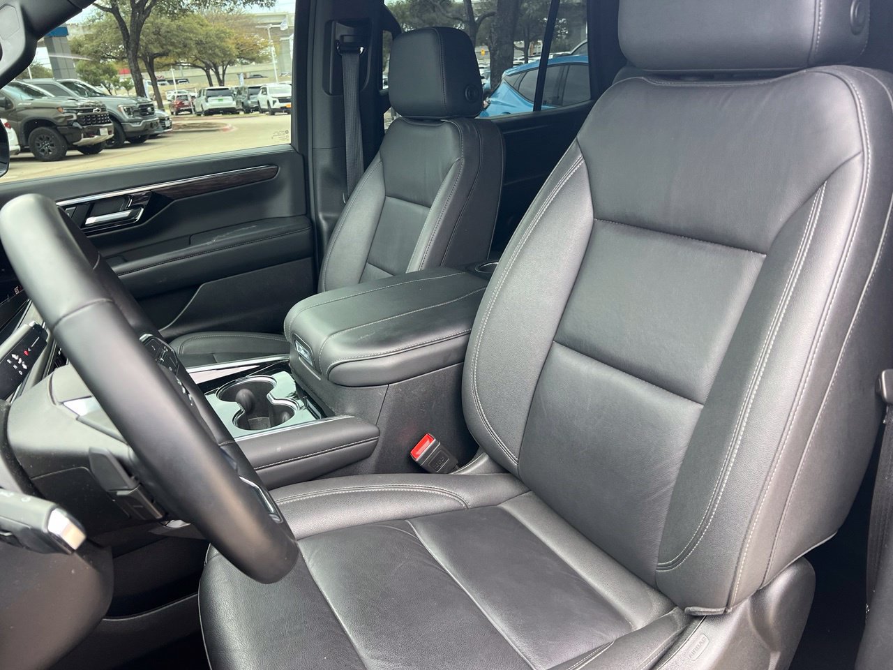 Used 2025 Chevrolet Tahoe Z71 AWD/4WD image 10