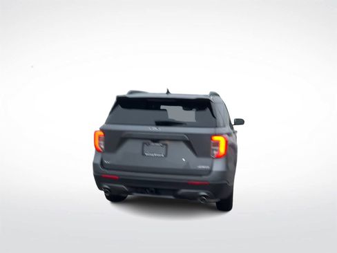 Used 2023 Ford Explorer XLT w/ Equipment Group 202A image 8