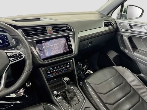 Certified 2024 Volkswagen Tiguan SEL R-Line AWD/4WD image 28
