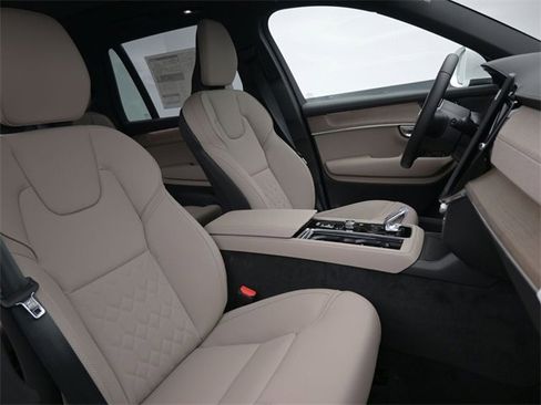 New 2026 Volvo XC90 B6 Plus image 36