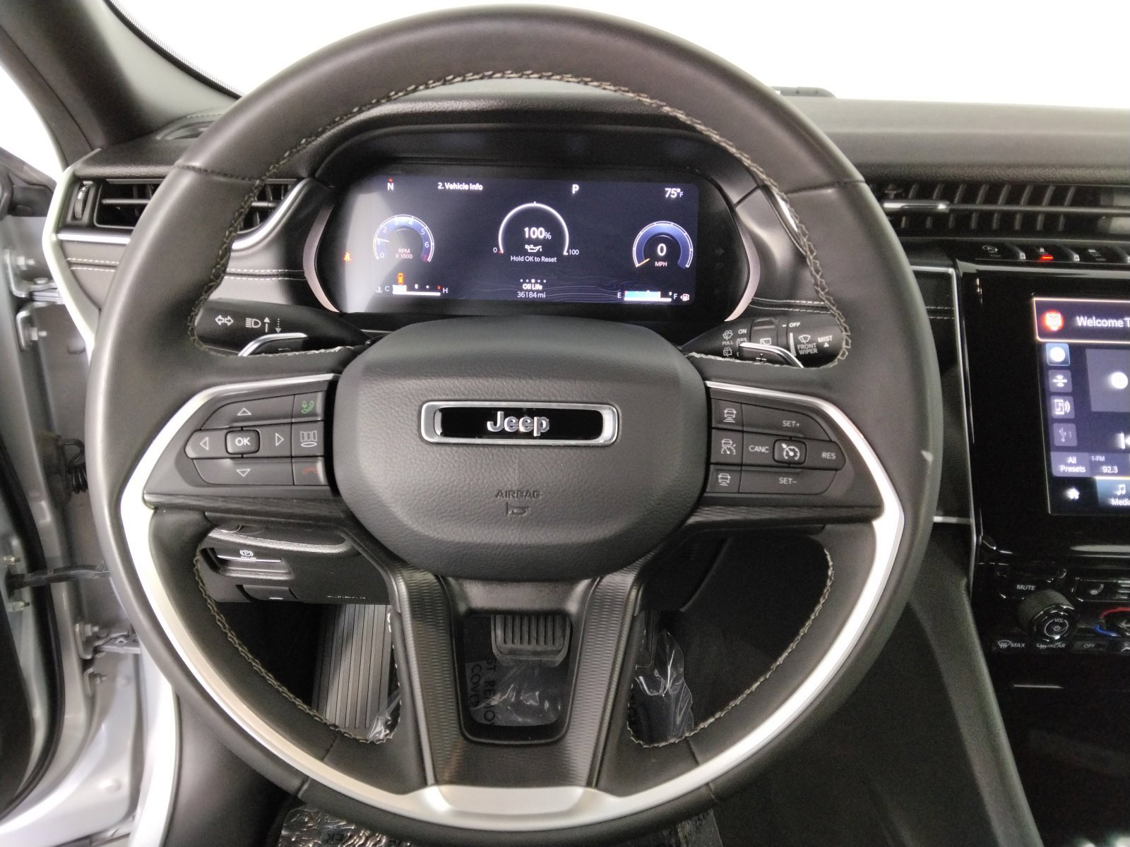 Used 2023 Jeep Grand Cherokee Altitude AWD/4WD image 12
