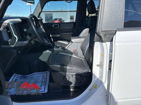 Used 2023 Ford Bronco Badlands image 10