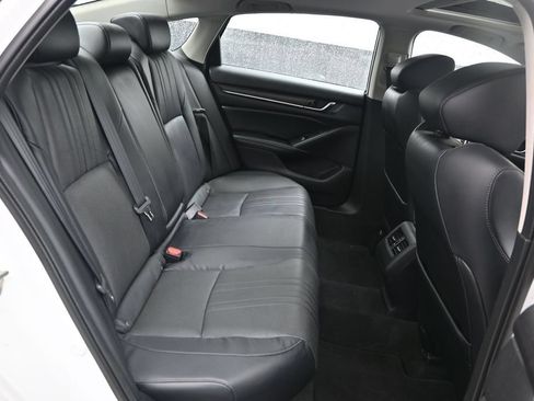 Used 2018 Honda Accord Touring image 12