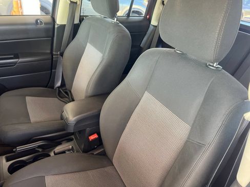 Used 2016 Jeep Patriot Latitude w/ Trailer Tow Prep Group AWD/4WD image 5